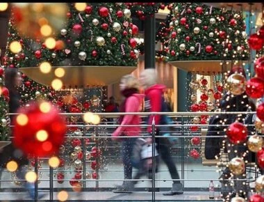 Ξεκινά από σήμερα το εορταστικό ωράριο -Ποιες Κυριακές θα ανοίξουν τα καταστήματα